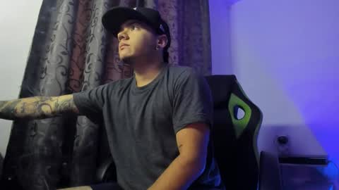 Snapshot of male_pussy chatting on 09-16-25, 11:44 ADAM online show from 09-16-25, 11:44