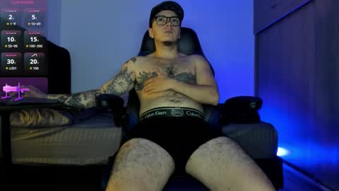 Snapshot of male_pussy chatting on 10-06-25, 05:38 ADAM online show from 10-06-25, 05:38