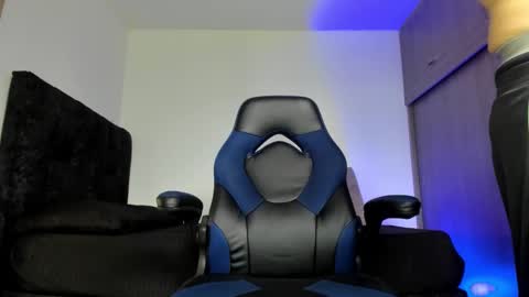 Snapshot of male_pussy chatting on 10-11-25, 05:11 ADAM online show from 10-11-25, 05:11