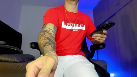 Snapshot of male_pussy chatting on 10-22-25, 07:46 ADAM online show from 10-22-25, 07:46