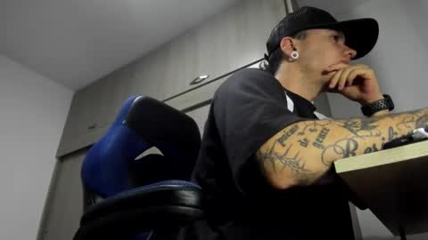 Snapshot of male_pussy chatting on 10-30-25, 03:52 ADAM online show from 10-30-25, 03:52