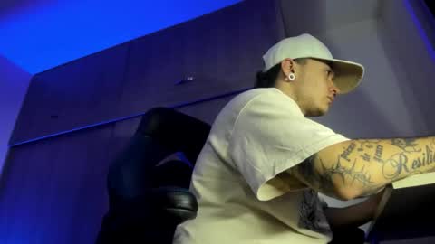 Snapshot of male_pussy chatting on 11-03-25, 01:51 ADAM online show from 11-03-25, 01:51