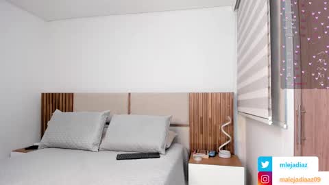 Snapshot of malejadiaz_ chatting on 10-21-25, 08:42 Maleja Diaz online show from 10-21-25, 08:42