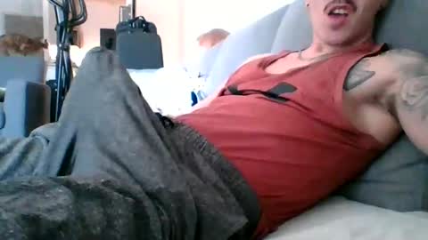 Snapshot of malemuscle11 chatting on 02-05-25, 03:31 Men online show from 02-05-25, 03:31