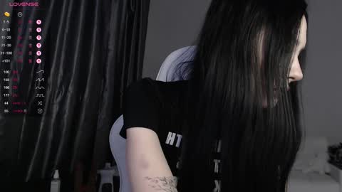 Snapshot of malenkiykamen chatting on 01-18-26, 01:59 piu online show from 01-18-26, 01:59