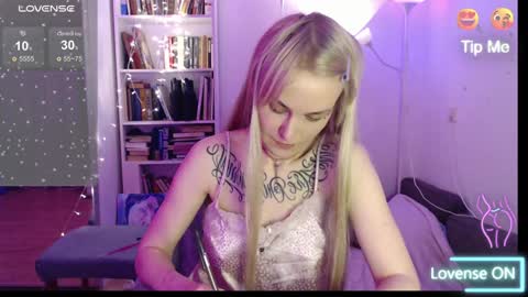 Snapshot of mali_sia chatting on 01-28-25, 11:17 Mischelle online show from 01-28-25, 11:17