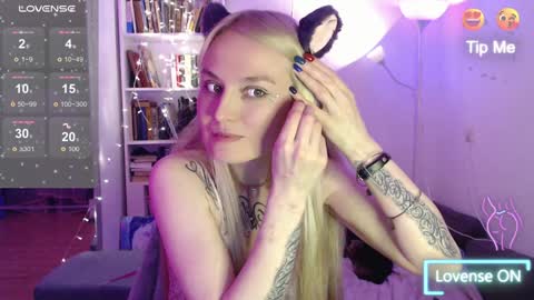 Snapshot of mali_sia chatting on 01-29-25, 02:19 Mischelle online show from 01-29-25, 02:19