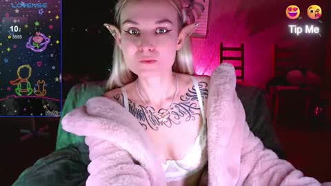 Snapshot of mali_sia chatting on 10-12-25, 02:49 Mischelle online show from 10-12-25, 02:49