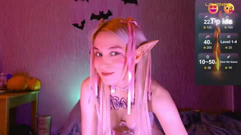 Snapshot of mali_sia chatting on 10-31-25, 03:29 Mischelle online show from 10-31-25, 03:29