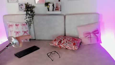 Snapshot of malka_burning chatting on 03-11-25, 02:43 Malka online show from 03-11-25, 02:43