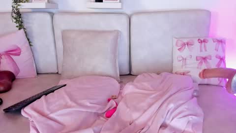 Snapshot of malka_burning chatting on 10-12-25, 08:19 Malka online show from 10-12-25, 08:19