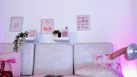 Snapshot of malka_burning chatting on 10-15-25, 07:36 Malka online show from 10-15-25, 07:36