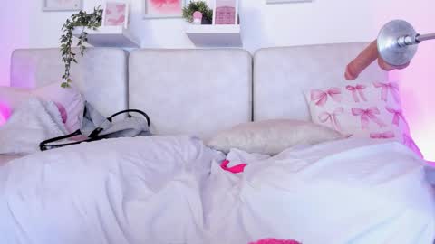 Snapshot of malka_burning chatting on 10-20-25, 08:09 Malka online show from 10-20-25, 08:09