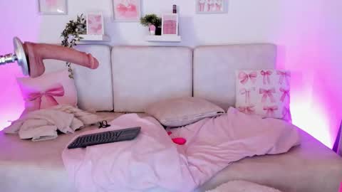 Snapshot of malka_burning chatting on 10-24-25, 07:32 Malka online show from 10-24-25, 07:32