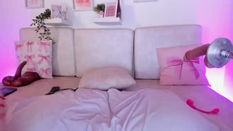 Snapshot of malka_burning chatting on 12-04-25, 08:28 Malka online show from 12-04-25, 08:28