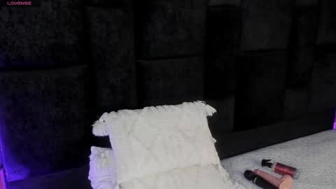 Snapshot of mallory_dietlinde chatting on 09-26-25, 01:42 mallory_dietlinde online show from 09-26-25, 01:42