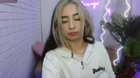 Malory  online show from 11-22-25, 11:31