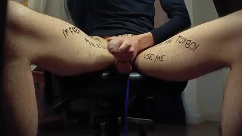 Snapshot of malou_chat chatting on 12-17-25, 03:07 malou online show from 12-17-25, 03:07