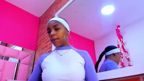 Snapshot of malu_horny_69 chatting on 03-09-25, 01:48 Melanie online show from 03-09-25, 01:48