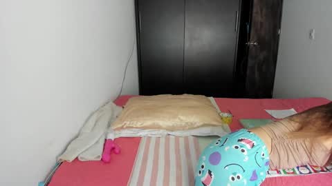 instagram  nueela   online show from 12-24-24, 06:06