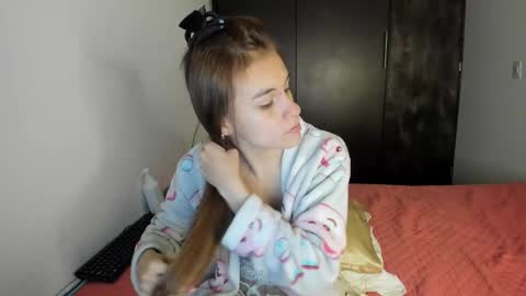 instagram  nueela   online show from 01-03-25, 11:33