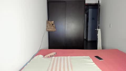 instagram  nueela   online show from 01-11-25, 12:44