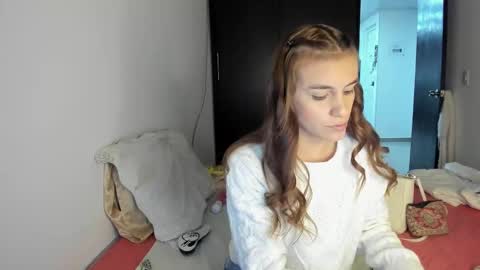 instagram  nueela   online show from 01-21-25, 12:46