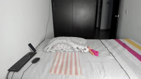 instagram  nueela   online show from 02-01-25, 10:44