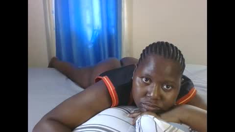 Snapshot of mamasita2023 chatting on 02-08-25, 12:06 mamasita2023 online show from 02-08-25, 12:06