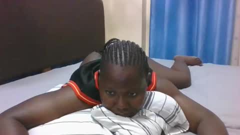 Snapshot of mamasita2023 chatting on 02-08-25, 06:01 mamasita2023 online show from 02-08-25, 06:01