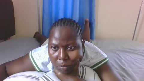 Snapshot of mamasita2023 chatting on 02-10-25, 09:25 mamasita2023 online show from 02-10-25, 09:25