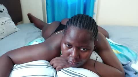 Snapshot of mamasita2023 chatting on 02-16-25, 02:00 mamasita2023 online show from 02-16-25, 02:00