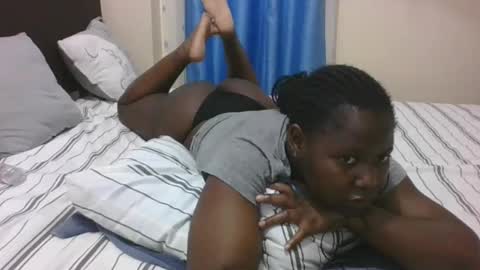 Snapshot of mamasita2023 chatting on 03-05-25, 03:40 mamasita2023 online show from 03-05-25, 03:40