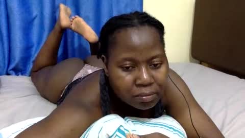 Snapshot of mamasita2023 chatting on 10-17-25, 07:05 mamasita2023 online show from 10-17-25, 07:05