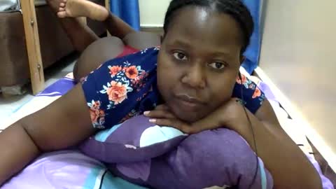 Snapshot of mamasita2023 chatting on 10-27-25, 07:40 mamasita2023 online show from 10-27-25, 07:40