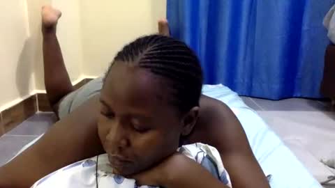 Snapshot of mamasita2023 chatting on 11-23-25, 06:30 mamasita2023 online show from 11-23-25, 06:30