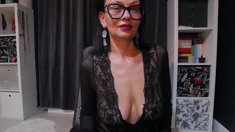 Snapshot of mamasitasexy79 chatting on 11-22-25, 09:25 ioana love online show from 11-22-25, 09:25