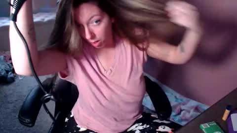 Snapshot of mandybabyxxx chatting on 10-28-25, 08:22 MandyBabyXXX online show from 10-28-25, 08:22