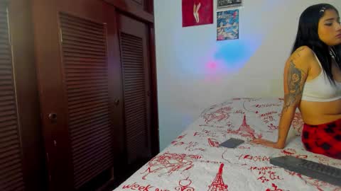 Snapshot of mantis_wine chatting on 09-16-25, 01:39 MARY online show from 09-16-25, 01:39