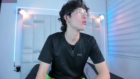 Manuel online show from 12-20-24, 07:39