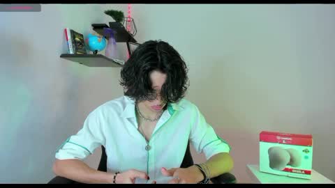 Manuel online show from 10-19-25, 02:34