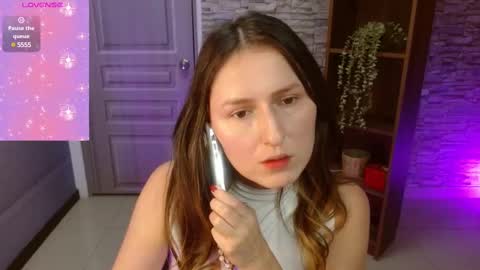 Snapshot of manue_bela chatting on 02-19-25, 11:06 Angela online show from 02-19-25, 11:06