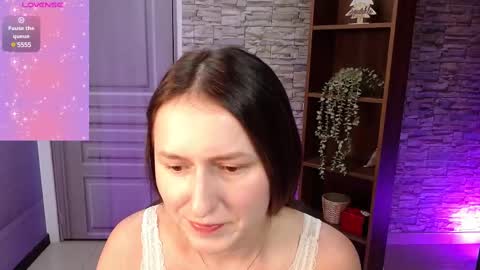 Snapshot of manue_bela chatting on 03-11-25, 09:13 Angela online show from 03-11-25, 09:13