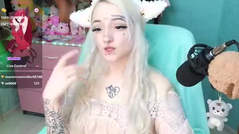 Snapshot of manuela_unicorn chatting on 01-20-25, 02:57 Manuela online show from 01-20-25, 02:57