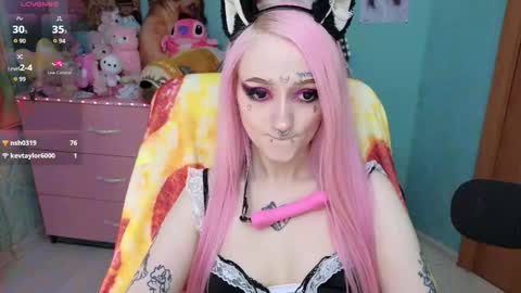 Manuela online show from 12-14-25, 08:02