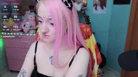 Manuela online show from 12-15-25, 08:24