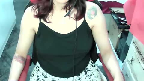 Manu Escarlate online show from 12-16-25, 03:55