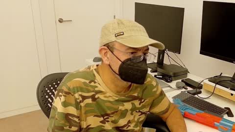 Snapshot of manup1977 chatting on 11-04-25, 02:10 manup1977 online show from 11-04-25, 02:10