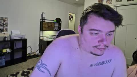 Snapshot of manyfacese chatting on 11-12-25, 02:23 kyle online show from 11-12-25, 02:23