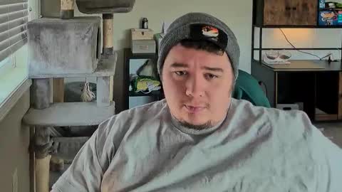 Snapshot of manyfacese chatting on 12-13-25, 08:36 kyle online show from 12-13-25, 08:36